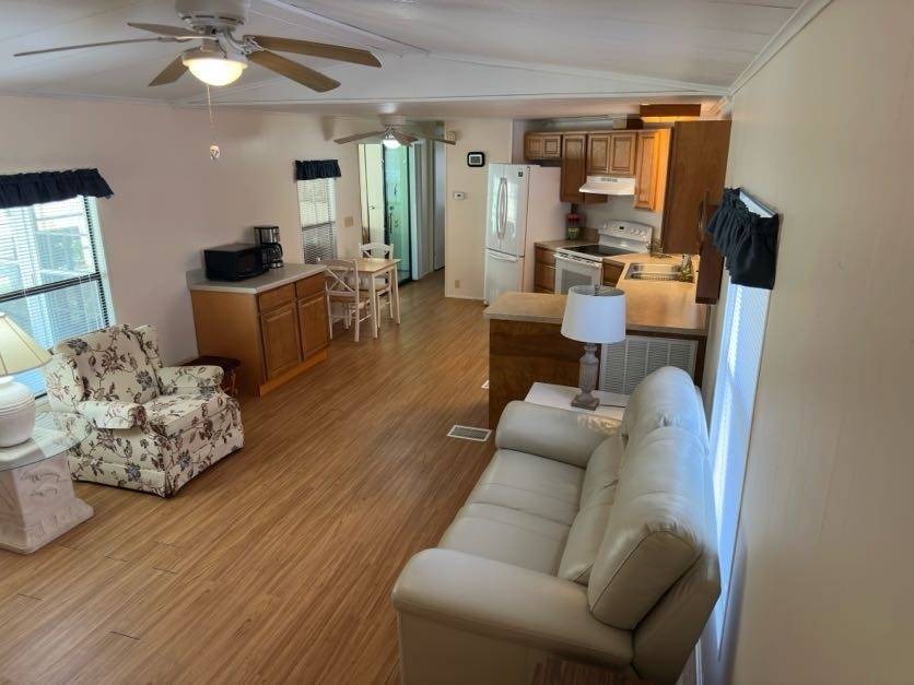 334 Oak Harbor Cp a Haines City, FL Mobile or Manufactured Home for Sale